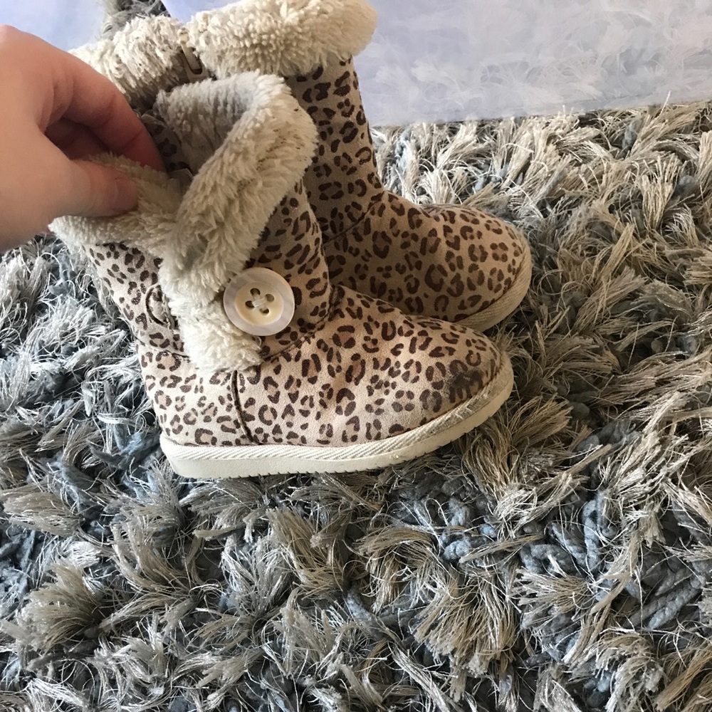 Girls shoes